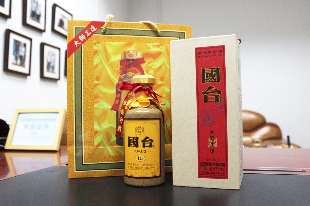 “中國(guó)風(fēng)”國(guó)酒茅臺(tái)俄羅斯白面?？埌b解析